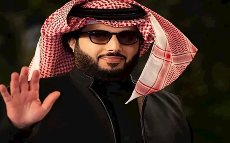 تركي آل الشيخ يروج مسرحية البقاء للأصيع في فعاليات كأس العالم للرياضات الإلكترونية 2025